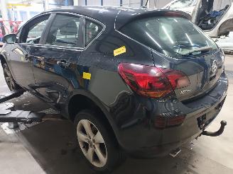 Opel Astra Astra J (PC6/PD6/PE6/PF6) Hatchback 5-drs 1.4 Turbo 16V (A14NEL(Euro 5=
)) [88kW]  (10-2010/10-2015) picture 4