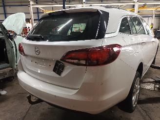 Opel Astra Astra K Sports Tourer Combi 1.6 CDTI 110 16V (B16DTE) [81kW]  (04-2016=
/08-2019) picture 3