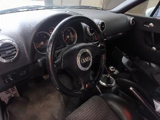 Audi TT TT (8N3) Coupé 1.8 20V Turbo (APP) [132kW]  (05-1999/07-2000) picture 5