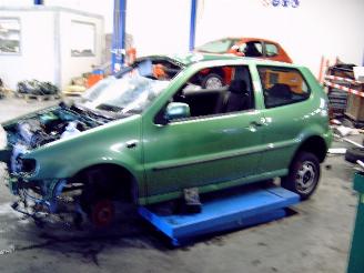 Volkswagen Polo (6n1) hatchback 1.4i 60 (apq)  (07-1995/10-1999) picture 3