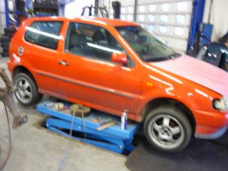 Volkswagen Polo (6n1) hatchback 1.4i 60 (aex)  (07-1995/08-1999) picture 2