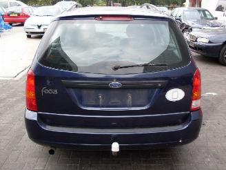 Ford Focus i wagon combi 1.8 16v (eydc)  (02-1999/11-2004) picture 3