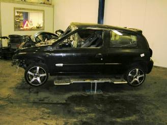 Renault Clio ii (bb/cb/sb) hatchback 1.6 16v (k4m-748)  (06-2001/12-2003) picture 4