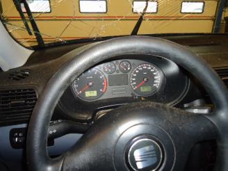 Seat Leon (1m1) hatchback 1.6 16v (azd)  (11-2000/04-2002) picture 5