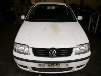 Volkswagen Polo (6n2) hatchback 1.9 sdi (agd)  (10-1999/09-2001) picture 5