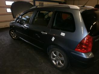 Peugeot 307 sw (3h) combi 1.6 hdif 110 16v (dv6ted4/fap(9hz))  (09-2003/07-2008) picture 3