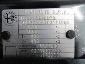 Alfa Romeo 147 (937) hatchback 1.6 twin spark 16v (ar37.203)  (10-2000/06-2004) picture 5