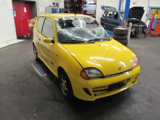 Fiat Seicento (187) hatchback 1.1 spi sporting (176.b.2000)  (04-1998/12-2003) picture 2