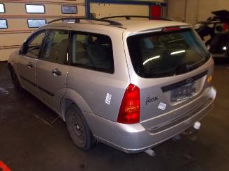Ford Focus i wagon combi 1.6 16v (fyda)  (02-1999/11-2004) picture 3