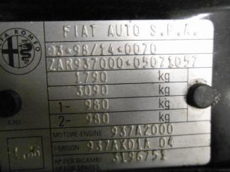 Alfa Romeo 147 (937) hatchback 1.9 jtd (937.a.2000)  (05-2001/06-2004) picture 5