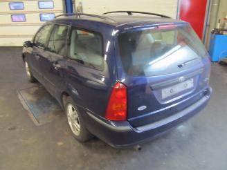 Ford Focus i wagon combi 1.6 16v (fydd)  (12-1998/11-2004) picture 3