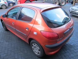 Peugeot 206 (2a/c/h/j/s) hatchback 1.1 xn,xr (tu1jp(hfz))  (06-1998/10-2005) picture 3