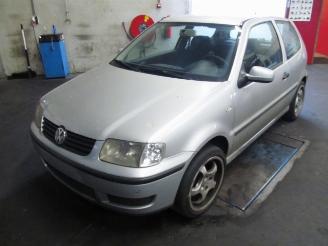 Volkswagen Polo (6n2) hatchback 1.4 (aud)  (10-1999/09-2001) picture 1