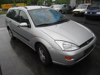 Ford Focus i wagon combi 1.6 16v (fyda)  (02-1999/11-2004) picture 2