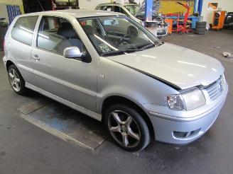 Volkswagen Polo (6n2) hatchback 1.4 tdi (amf)  (10-1999/09-2001) picture 2