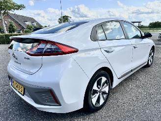 Hyundai Ioniq Comfort EV 120pk aut + f1 flippers - nap - 2x laadkabels - navi - camera - front + line assist - wegenbelastingvrij - keyless entry + start picture 4