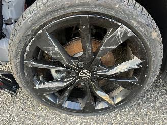 Volkswagen Taigo 1.0 TSI 116pk aut + F1 R-line - pano - virtual - front + line + side assist - navi - camera - sfeerverl - 3x r-line picture 64