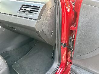 Volkswagen Taigo 1.0 TSI 116pk aut + F1 R-line - pano - virtual - front + line + side assist - navi - camera - sfeerverl - 3x r-line picture 27