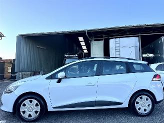 Unfallwagen Renault Clio Estate 1.5 dCi 90pk ECO Expr - 142dkm nap - nw distr.riem 118dkm - navi - airco - cruise - pdc - trekh 2016/9