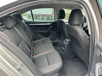 Skoda Octavia 1.0 TSI 115pk 6-bak Greentech Amb Bus sedan - navi - clima - cruise - pdc v+a - licht + regensensor picture 25