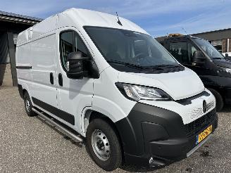 Citroën Jumper 2.2 BlueHDi 120pk 6-bak S&S L2/H2 3.0t - 15dkm nap - 3pers - 2x camera - navi - front + line + side assist picture 4