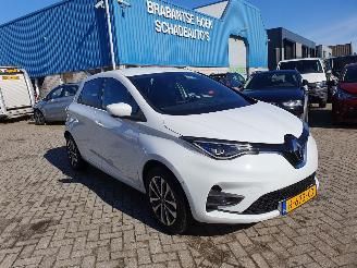 Unfallwagen Renault Zoé INTENSE  51 KW met CCS lader  8000 km technisch probleem HUURBATTERY 2020/6