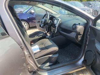 Renault Clio Renault Clio Estate 0.9 TCe Expression 114000km 1e eigenaar nwe APK picture 15