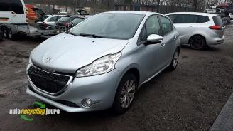 Peugeot 208 208 I (CA/CC/CK/CL), Hatchback, 2012 / 2019 1.4 16V picture 2