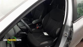 Peugeot 208 208 I (CA/CC/CK/CL), Hatchback, 2012 / 2019 1.4 16V picture 10