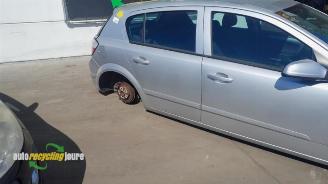 Opel Astra Astra H (L48), Hatchback 5-drs, 2004 / 2014 1.6 16V Twinport picture 4