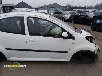 Peugeot 107 onderdelen (kleur: KWD) donorauto picture 5