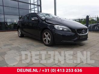 krockskadad bil auto Volvo V-40 V40 (MV), Hatchback 5-drs, 2012 / 2019 1.6 D2 2013/7