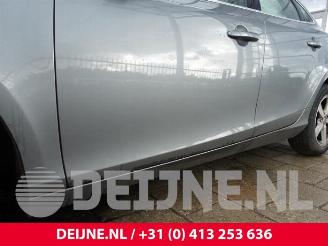 Volvo V-40 V40 (MV), Hatchback 5-drs, 2012 / 2019 2.0 T2 16V picture 11
