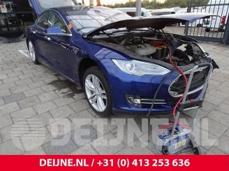 Salvage car Tesla Model S Model S, Liftback, 2012 85 2015/11