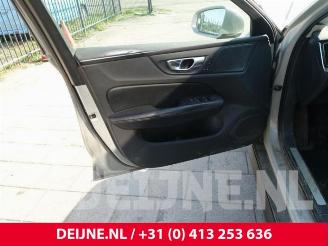 Volvo V-60 V60 Cross Country I (FZ), Combi, 2010 / 2018 2.0 D3 16V picture 17