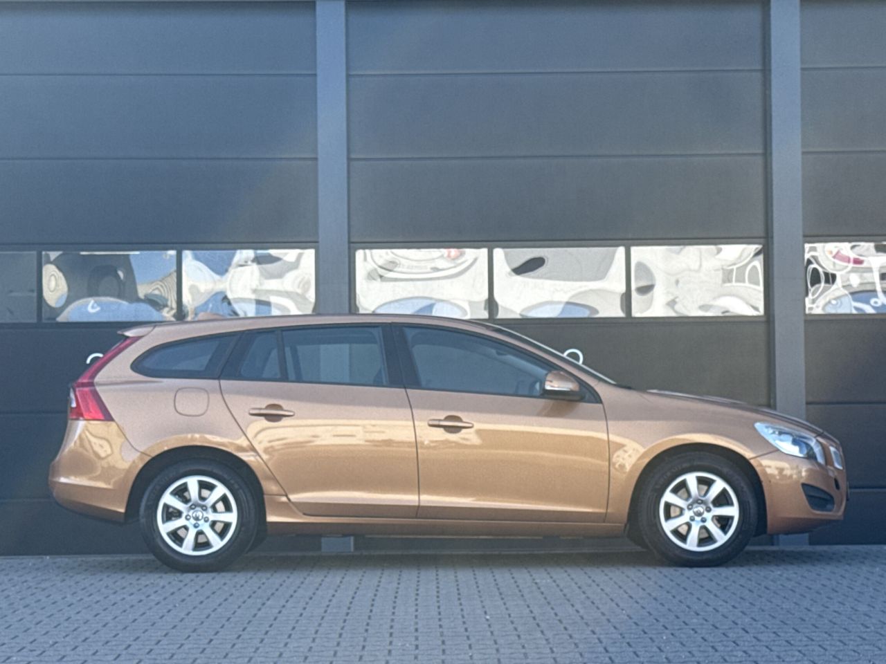 Volvo V-60