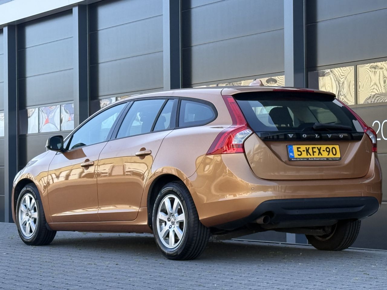Volvo V-60