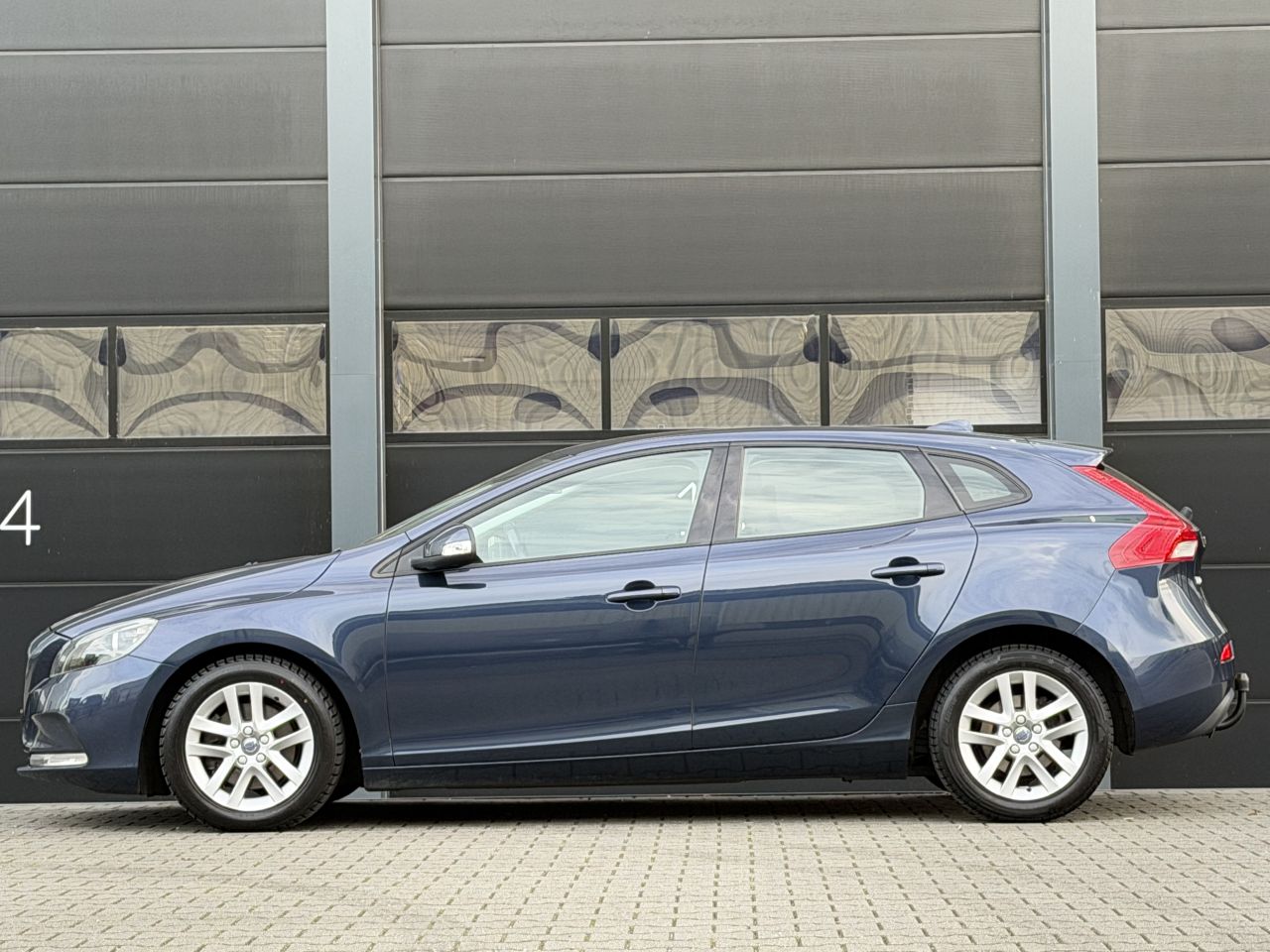 Volvo V-40
