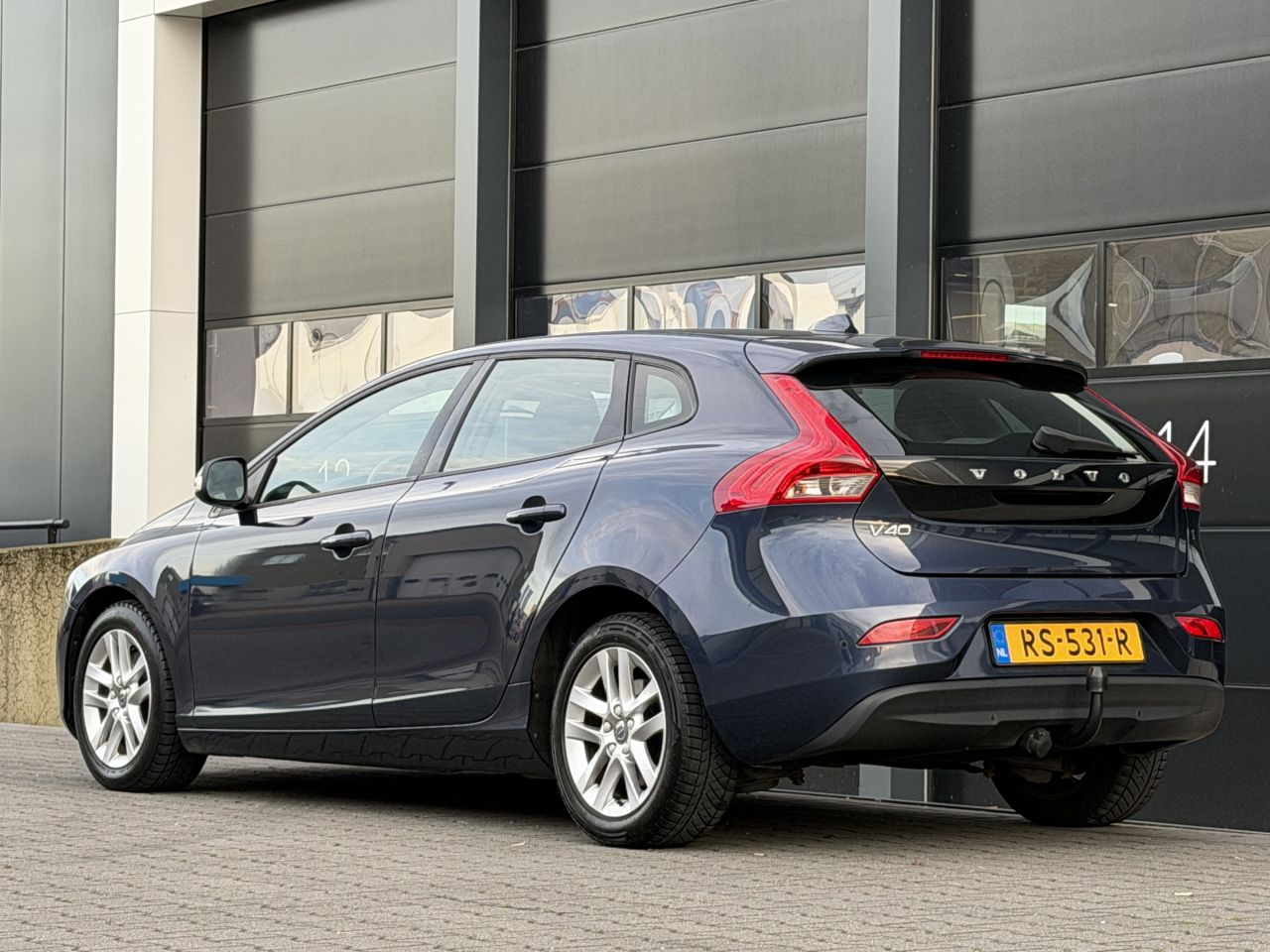 Volvo V-40
