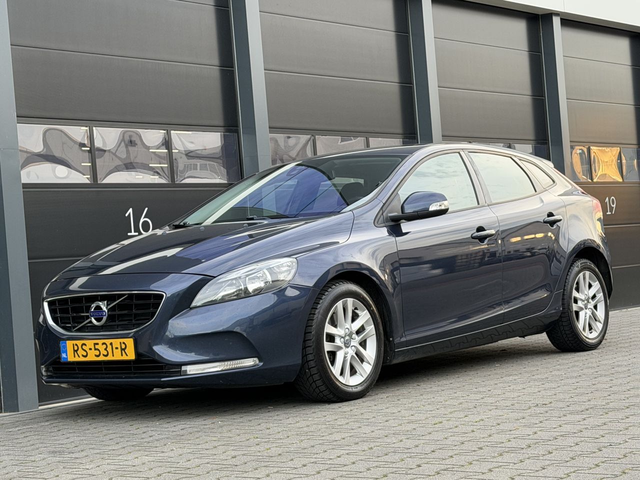Volvo V-40