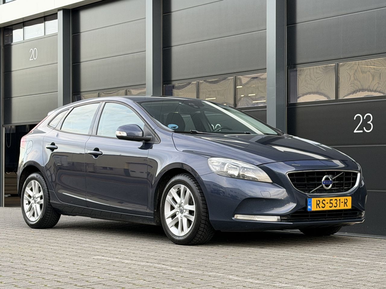 Volvo V-40