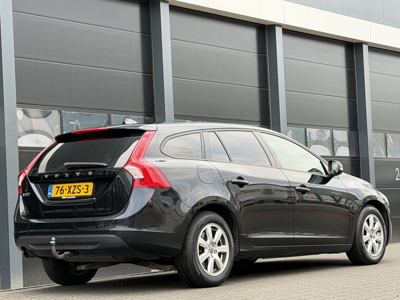 Volvo V-60