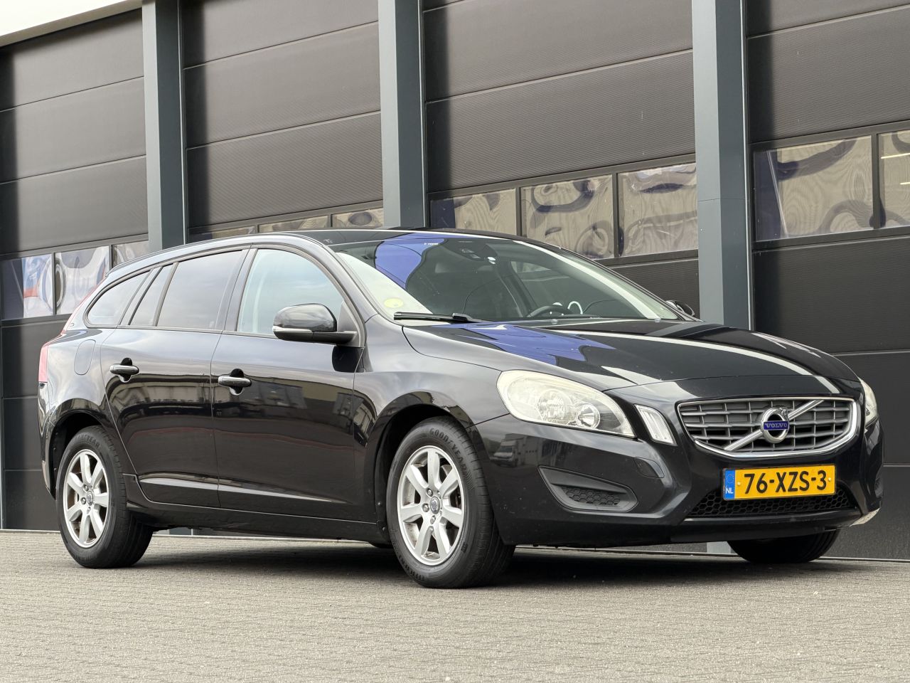Volvo V-60