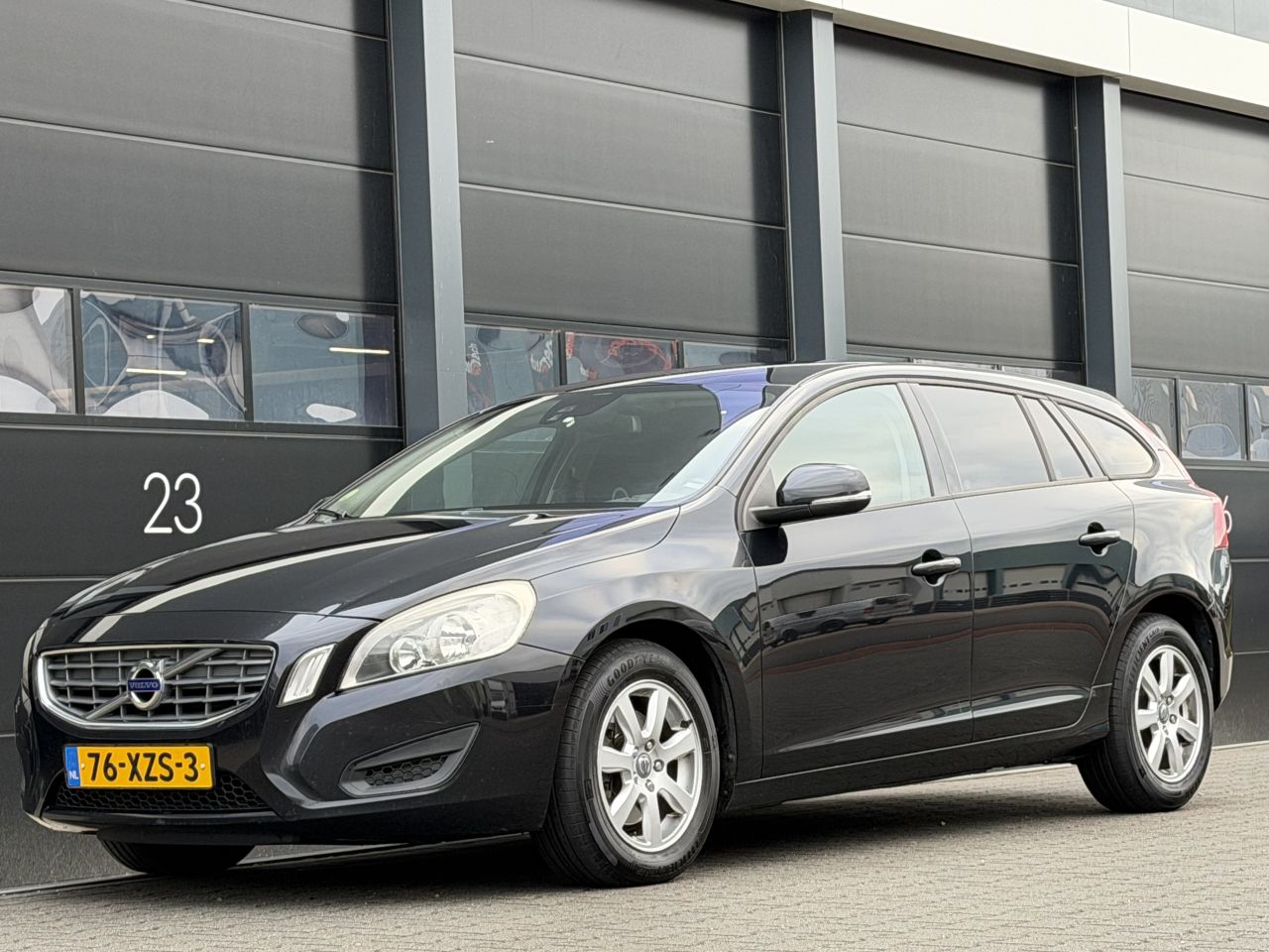 Volvo V-60