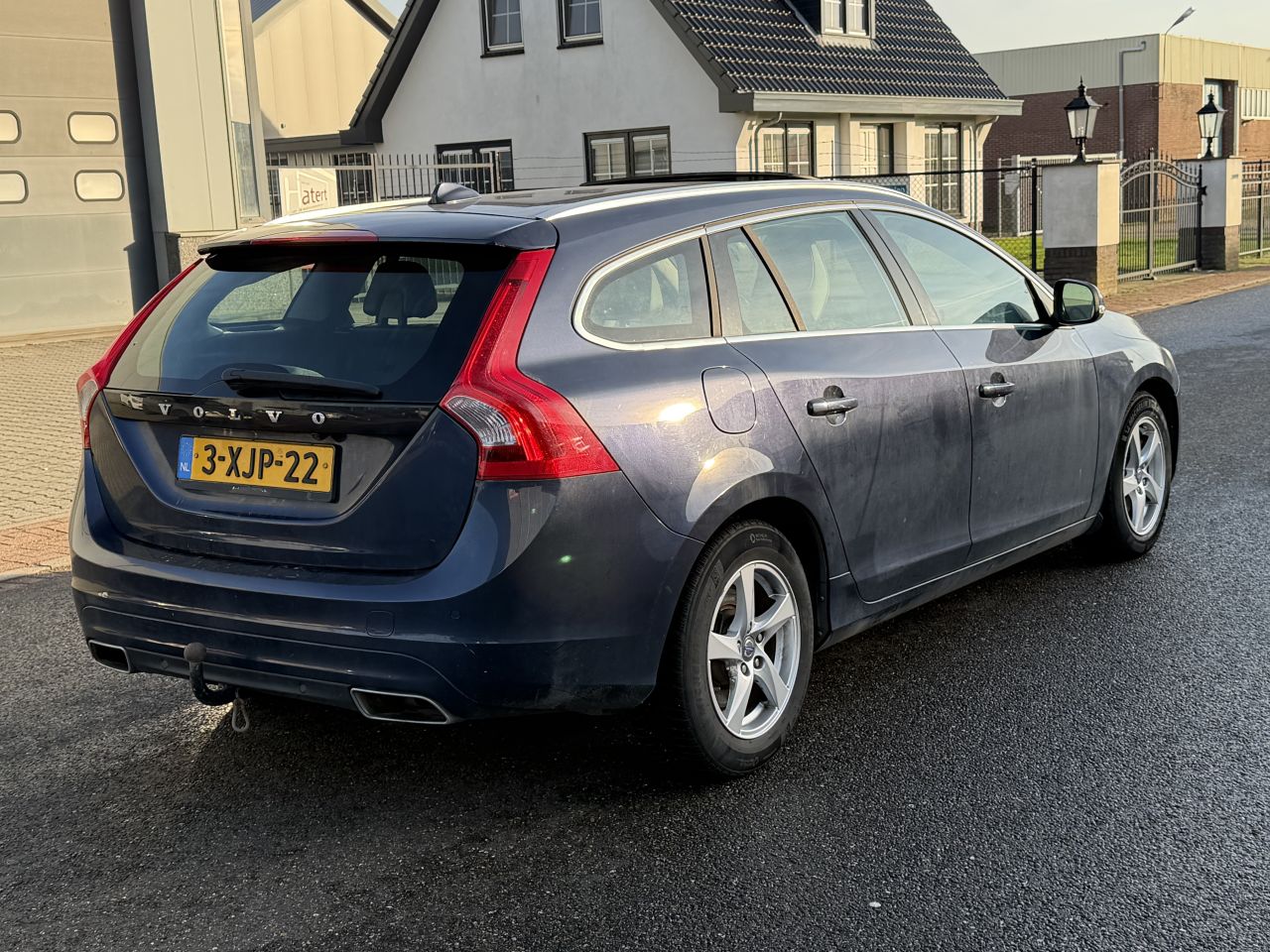 Volvo V-60