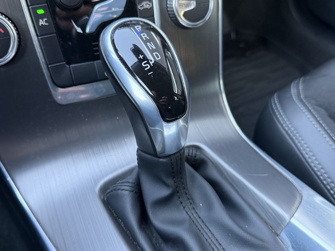 Volvo V-60