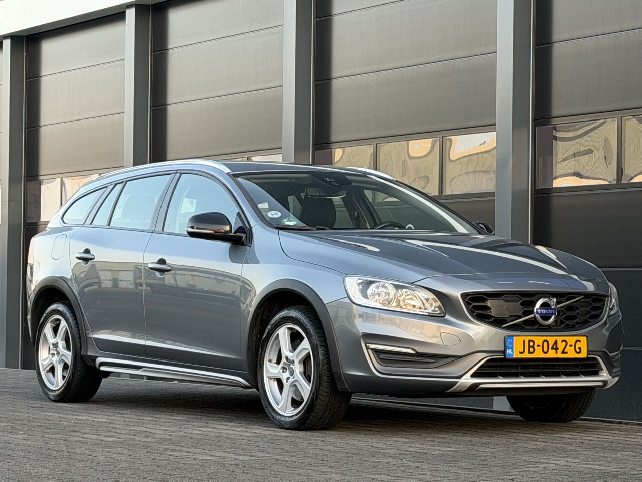 Volvo V-60