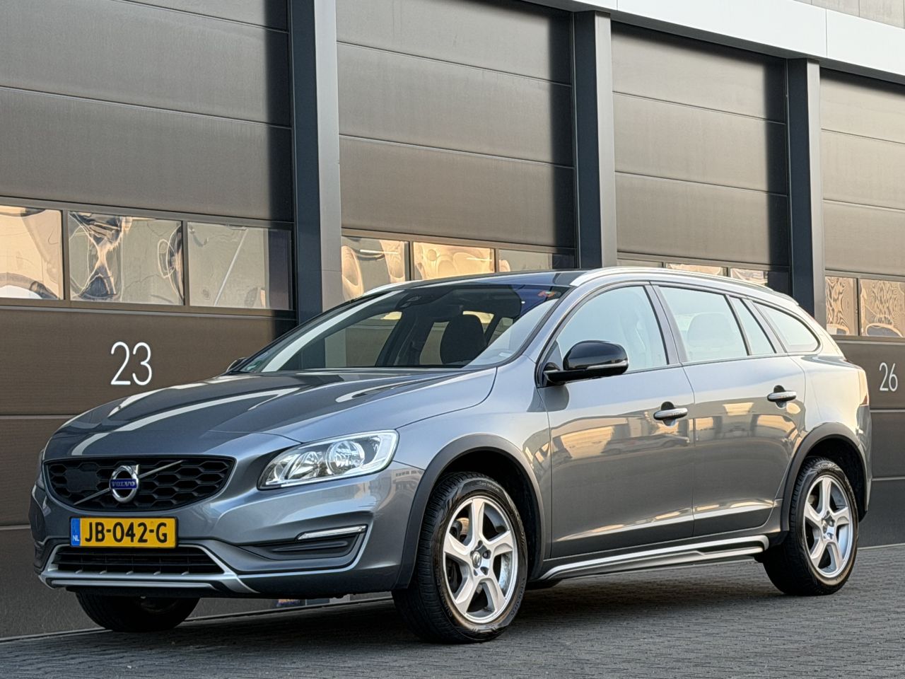 Volvo V-60