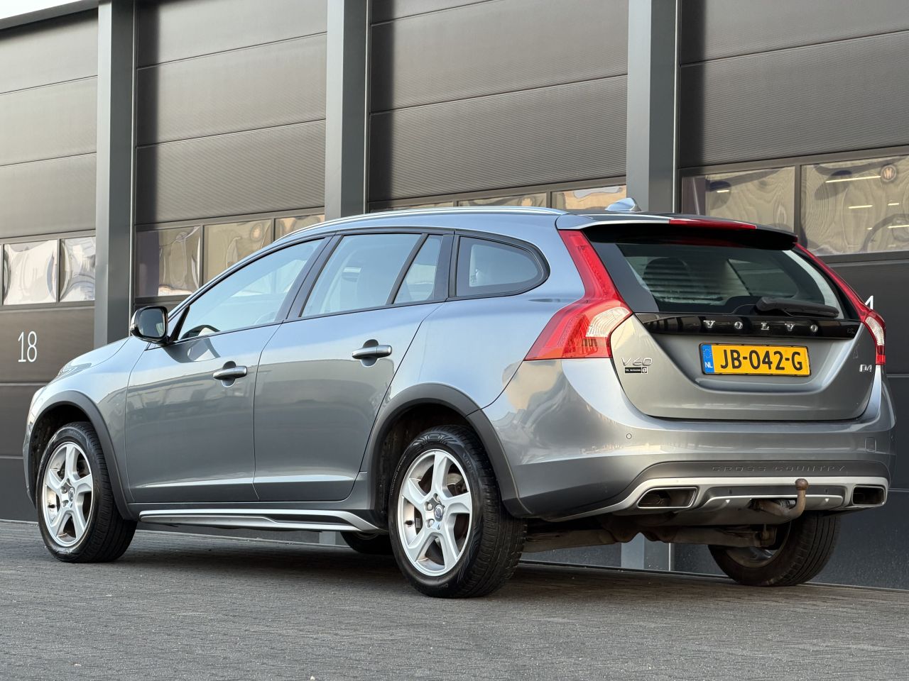 Volvo V-60