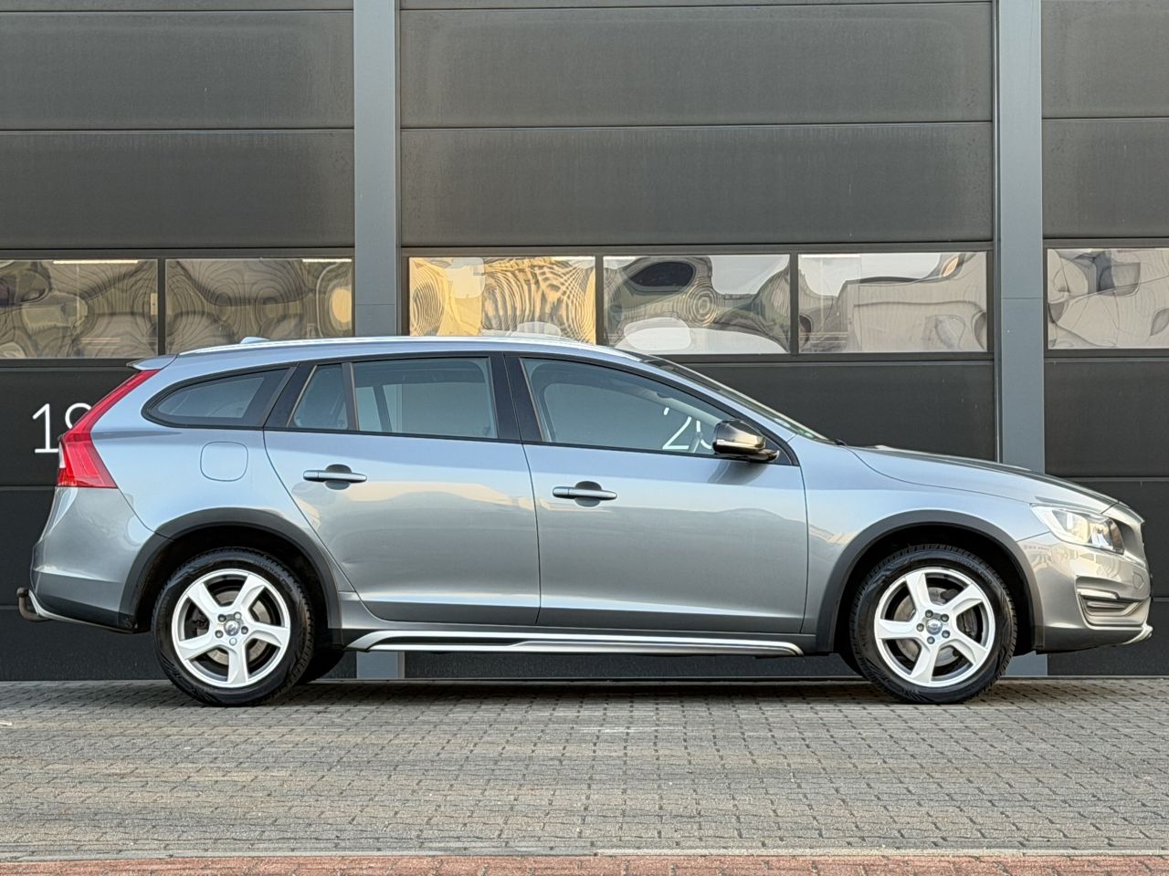 Volvo V-60